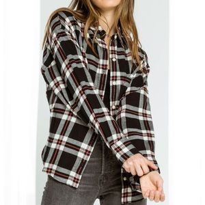 🆕 Levi's Women’s Relaxed Fit Oversized Black Plaid Sweater Flannel Shirt